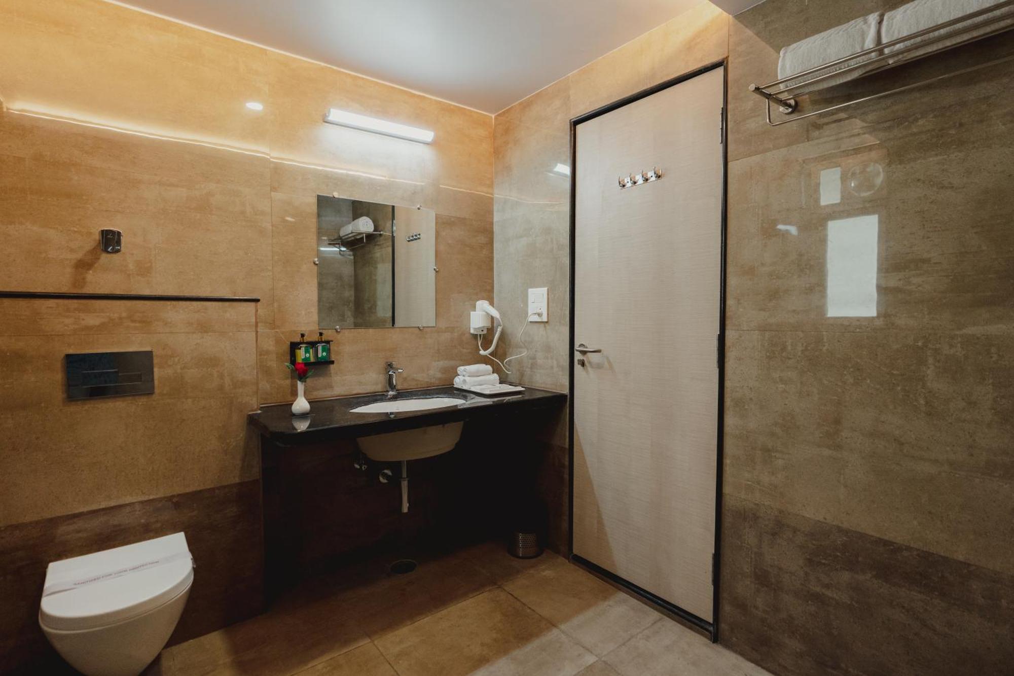Hotel Bigwig Jabalpur Εξωτερικό φωτογραφία