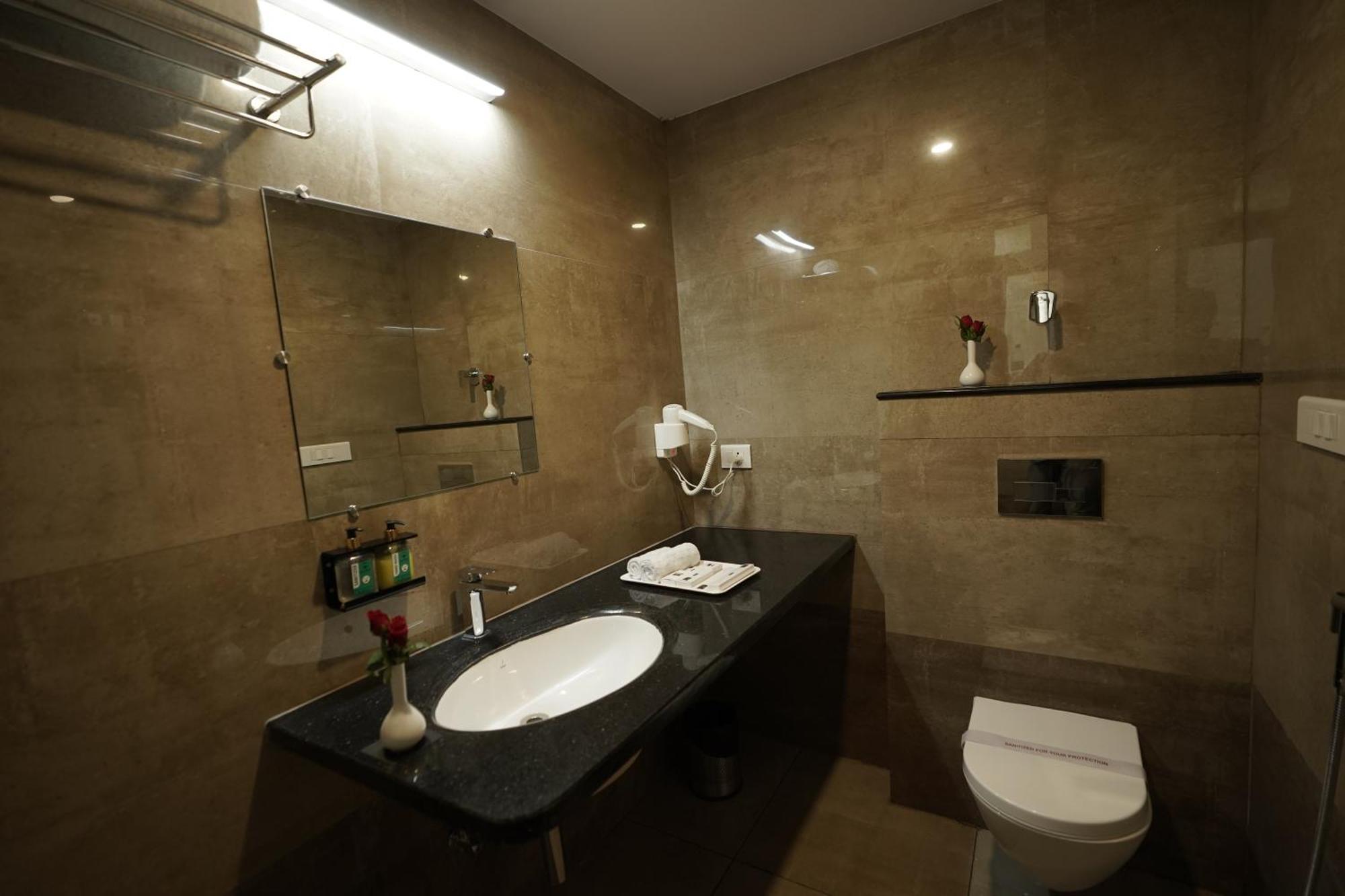 Hotel Bigwig Jabalpur Εξωτερικό φωτογραφία